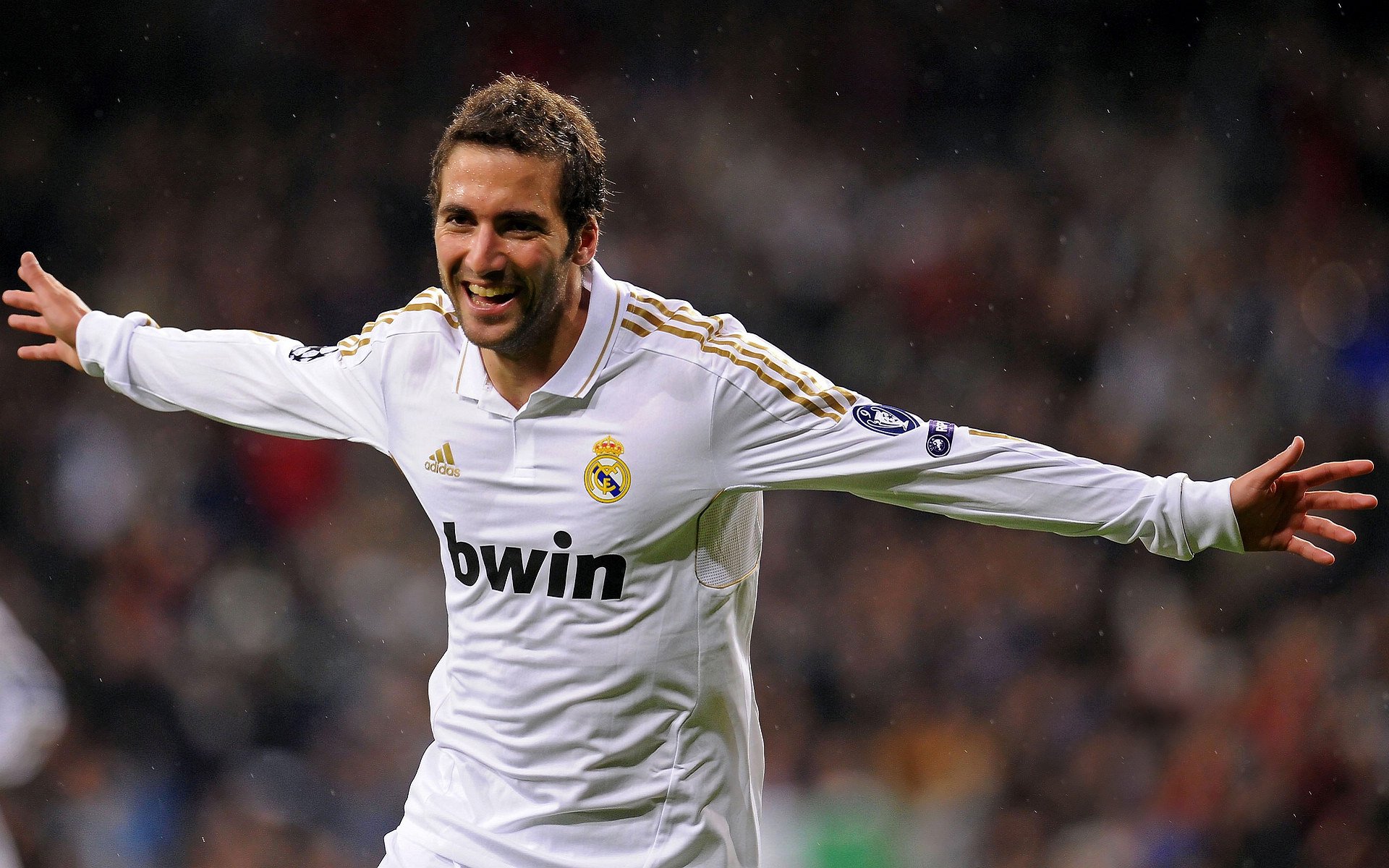 开云平台-法甲激战，客场胜出，比分2-1，关键数据：射门次数和控球率明显占优